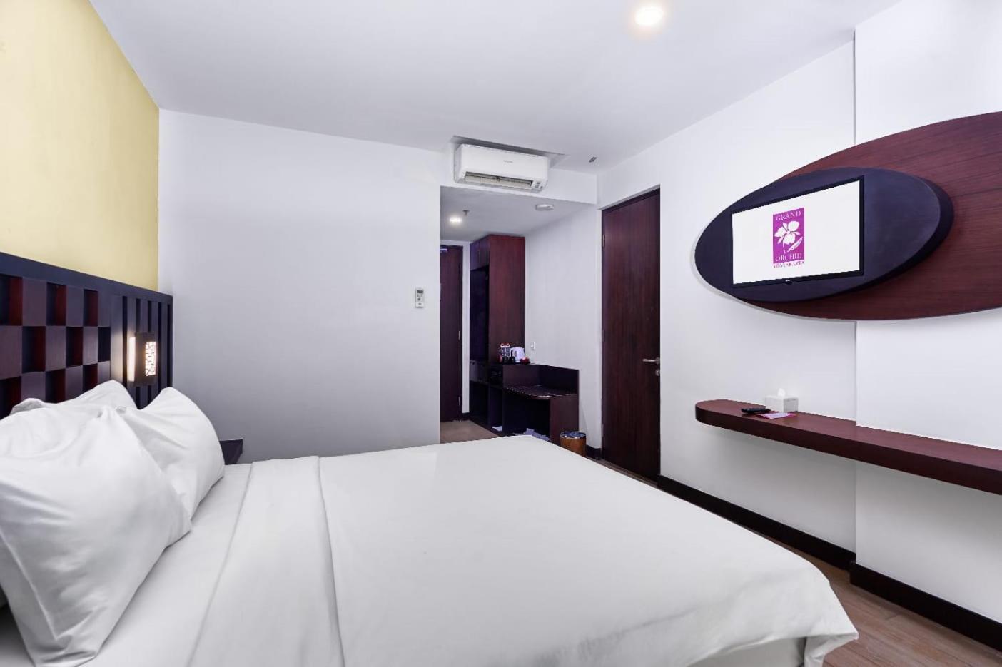 Grand Orchid Hotel Yogyakarta Maguwo Extérieur photo