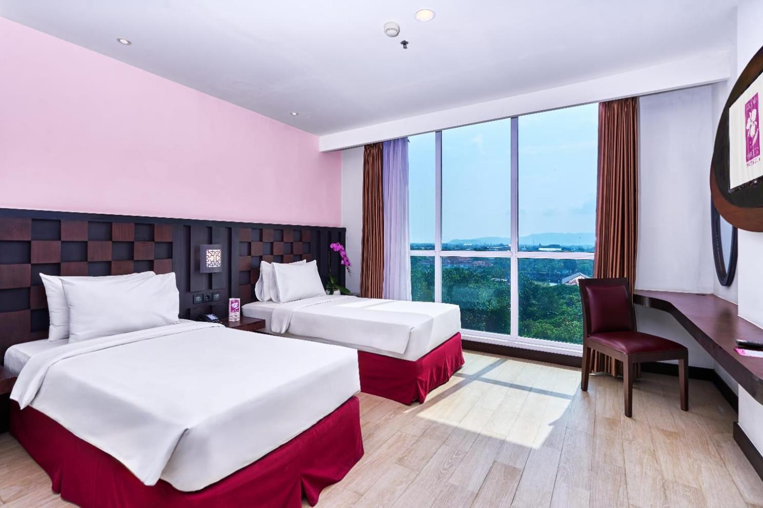 Grand Orchid Hotel Yogyakarta Maguwo Extérieur photo