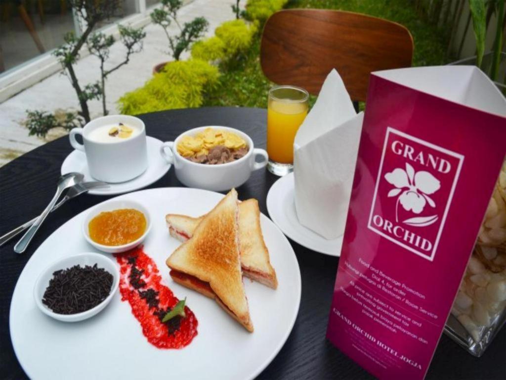 Grand Orchid Hotel Yogyakarta Maguwo Extérieur photo