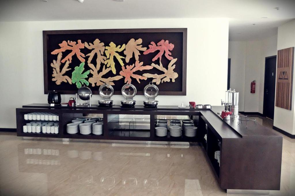 Grand Orchid Hotel Yogyakarta Maguwo Extérieur photo