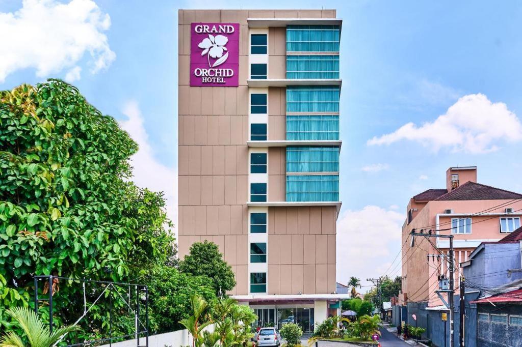 Grand Orchid Hotel Yogyakarta Maguwo Extérieur photo