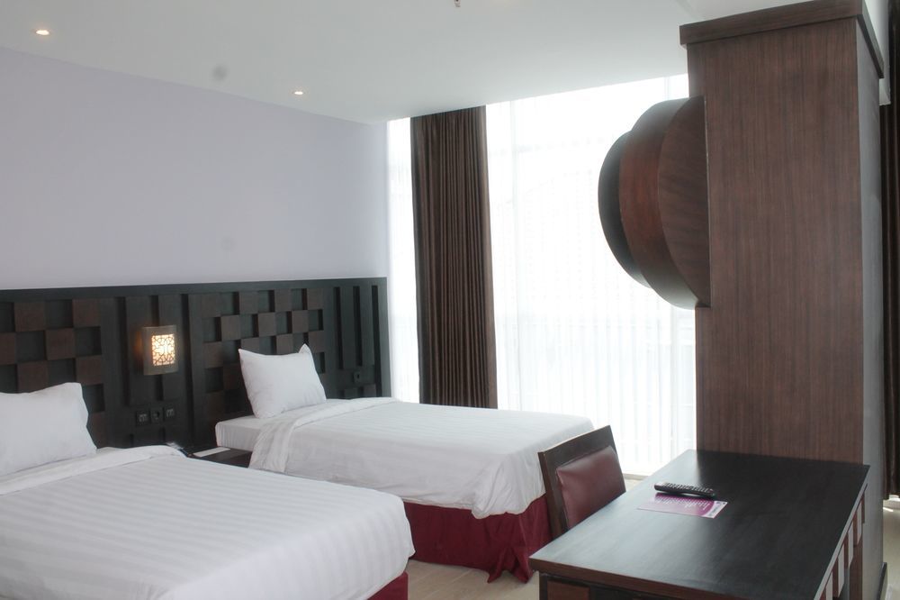 Grand Orchid Hotel Yogyakarta Maguwo Extérieur photo