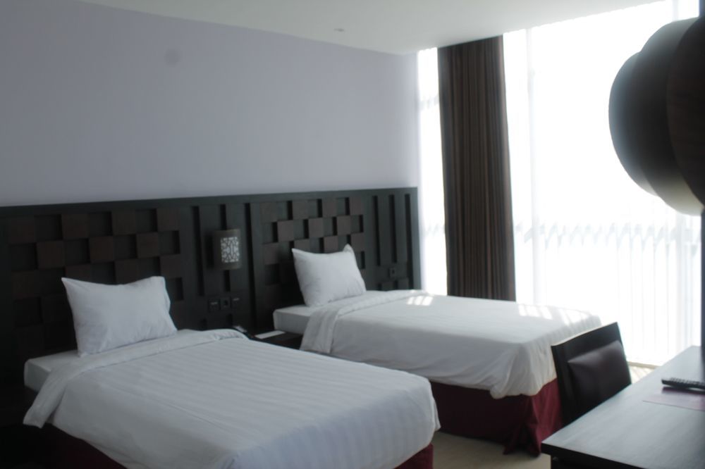 Grand Orchid Hotel Yogyakarta Maguwo Extérieur photo