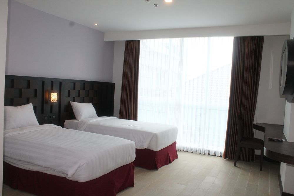 Grand Orchid Hotel Yogyakarta Maguwo Extérieur photo