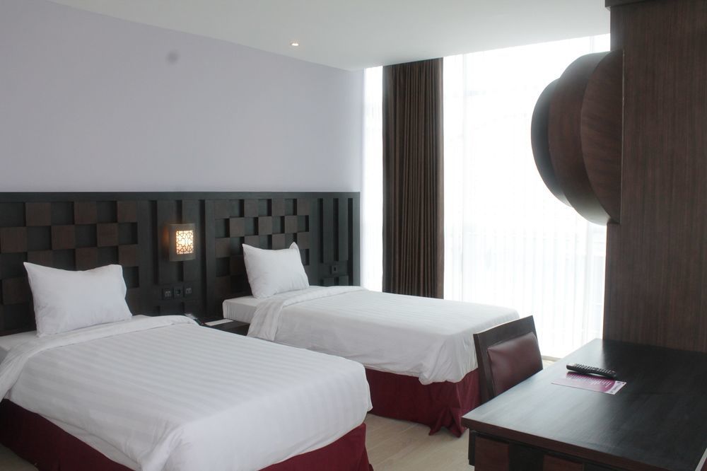 Grand Orchid Hotel Yogyakarta Maguwo Extérieur photo