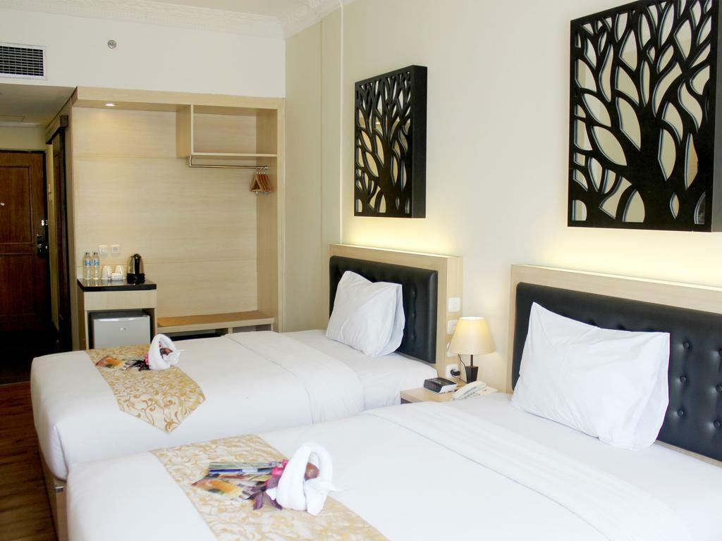 Grand Orchid Hotel Yogyakarta Maguwo Extérieur photo